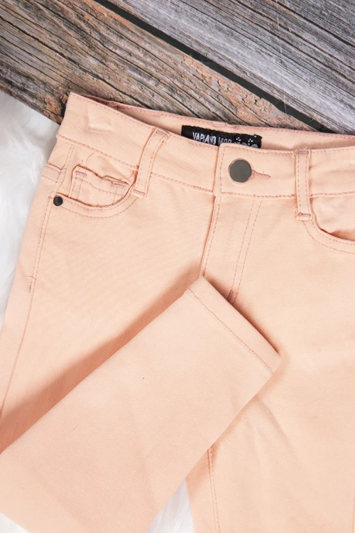 بنطلون بناتي سكيني أنيق لون برتقالي فاتح بجيوب من الأمام والخلف وسحاب و زر قفل