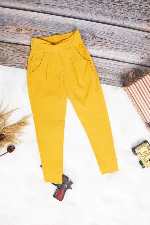 بنطلون بناتي سكيني أنيق لون كركمي بجيوب من الأمام والخلف وسحاب و زر قفل