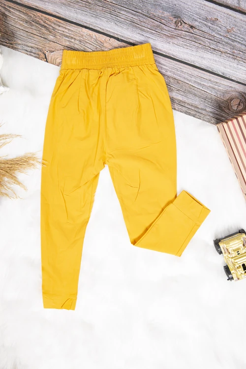 بنطلون بناتي سكيني أنيق لون كركمي بجيوب من الأمام والخلف وسحاب و زر قفل