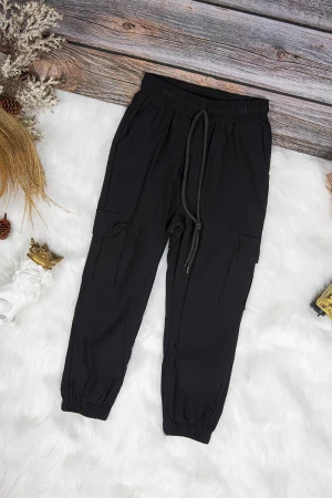 بنطلون بناتي أنيق لون أسود بجيوب من الجوانب ومطاط من الأطراف و رباط على الخصر 