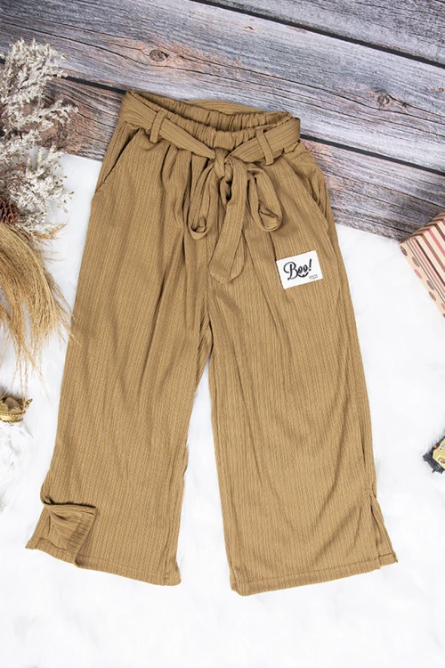 بنطلون بناتي واسع أنيق لون أخضر بجيوب من الأمام و رباط على الخصر 