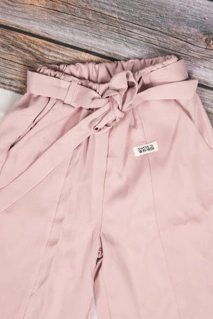 بنطلون بناتي واسع أنيق لون وردي بجيوب من الأمام و رباط على الخصر