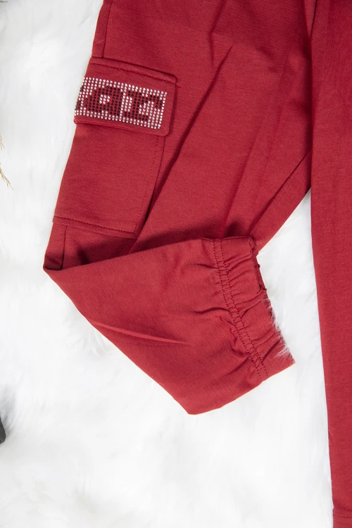 بنطلون بناتي رياضي أنيق لون أحمر بجيوب بكتابات  من الأمام و رباط على الخصر