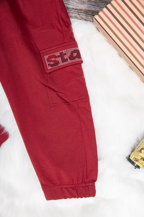 بنطلون بناتي رياضي أنيق لون أحمر بجيوب بكتابات  من الأمام و رباط على الخصر