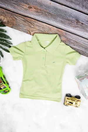 تيشرت بناتي انيق لون تفاحي أكمام قصيرة و ياقة بأزرار من الأمام 