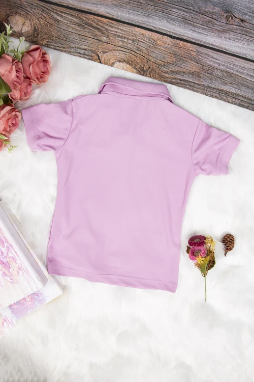 تيشرت بناتي انيق لون موف أكمام قصيرة و ياقة بأزرار من الأمام 