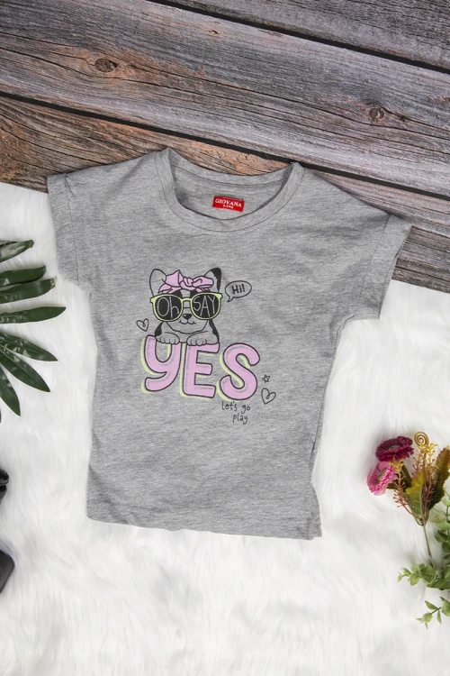 بلوزة بناتي لون رمادي أكمام قصيرة برسومات و كتابات من الأمام  
