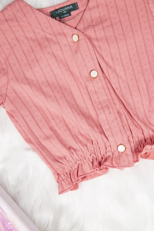 بلوزة بناتي لون برتقالي أكمام قصيرة  بأزرار من الأمام  و زم من الأطراف و الأكمام  