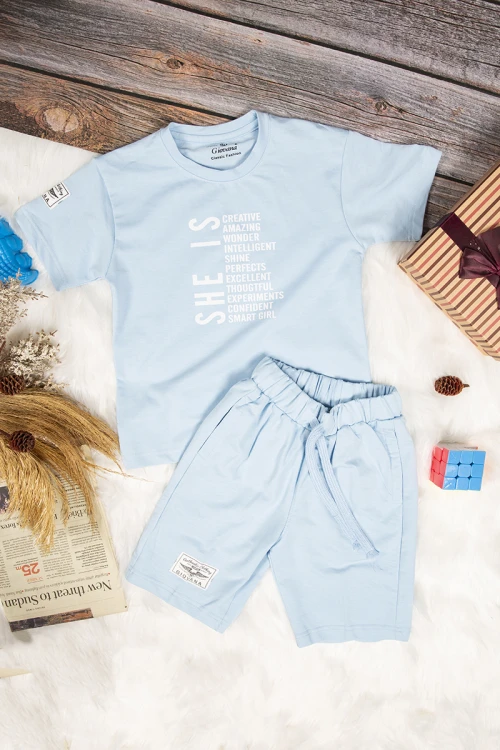 طقم بناتي أنيق قطعتين لون سماوي تيشرت أكمام قصيرة بكتابات من الأمام و شورت قصير برباط على الخصر