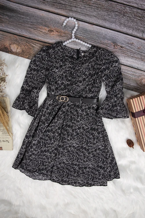 فستان بناتي أنيق مشجر لون أسود  أكمام طويلة و ربطة على الرقبة وحزام خارجي على الخصر