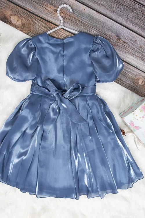 فستان بناتي أنيق قصير  لون أزرق أكمام قصيرة منفوخة و حزام مزين بكريستال على الخصر