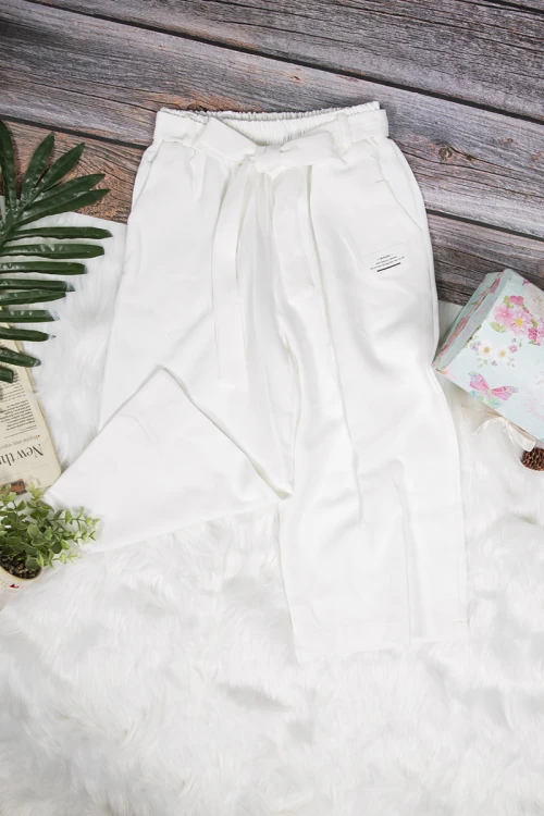 طقم بناتي أنيق قطعتين تيشرت أكمام قصيرة باللون الأخضر وبنطلون طويل أبيض برباط على الخصر