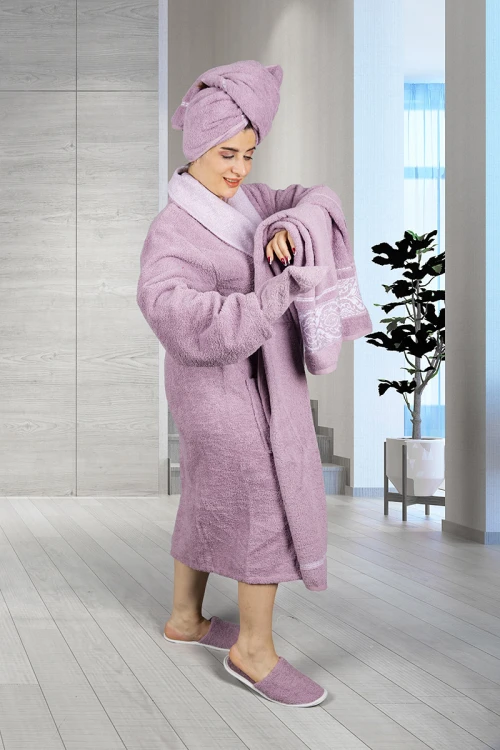 طقم روب حمام طويل لون موف  5 قطع يتكون من روب  ومنشفة كبيرة ومنشفة رأس وقفاز غسيل و شبشب 