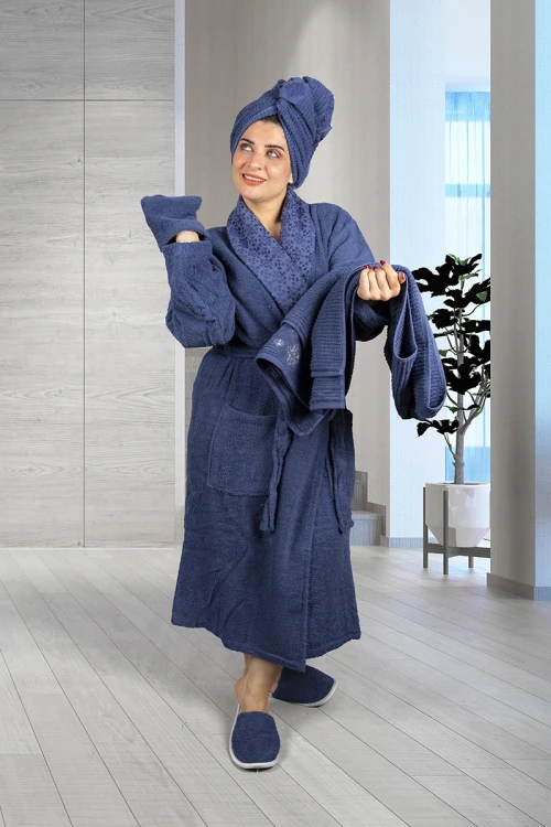 طقم روب حمام طويل لون كحلي 5 قطع يتكون من روب  ومنشفة كبيرة ومنشفة رأس وقفاز غسيل و شبشب