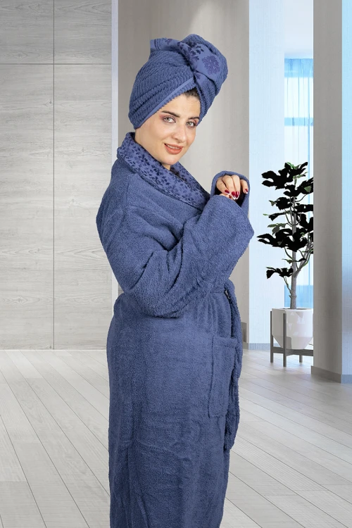 طقم روب حمام طويل لون كحلي 5 قطع يتكون من روب  ومنشفة كبيرة ومنشفة رأس وقفاز غسيل و شبشب