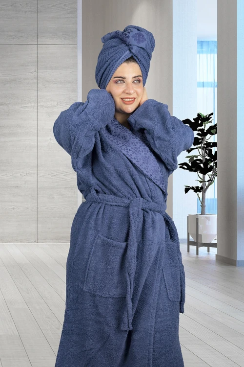 طقم روب حمام طويل لون كحلي 5 قطع يتكون من روب  ومنشفة كبيرة ومنشفة رأس وقفاز غسيل و شبشب