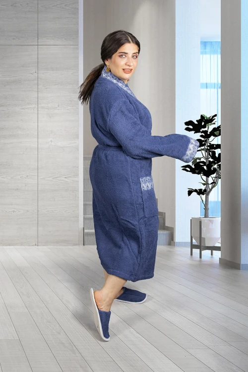 طقم روب حمام طويل لون كحلي 2 قطع يتكون من روب  ومنشفة كبيرة ومنشفة رأس وقفاز غسيل و شبشب