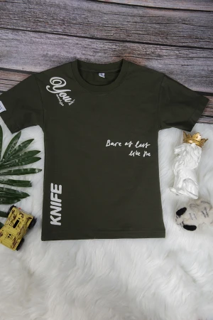 تي شيرت ولادي أنيق لون زيتي بكتابات من الأمام باللون الأبيض 