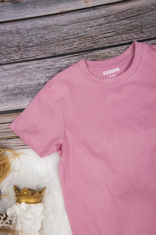 تي شيرت ولادي أنيق لون وردي بكتابات من الأمام باللون الأبيض