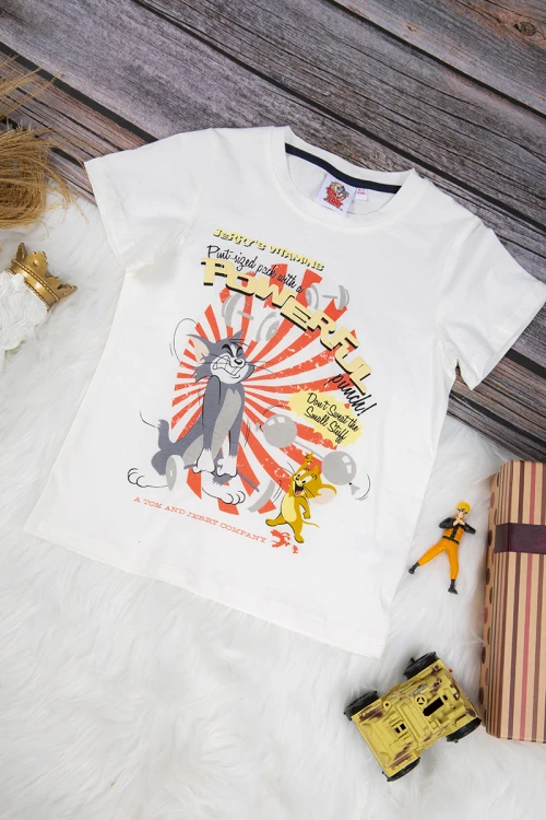 طقم ولادي قطعتين أنيق  تي شيرت لون أبيض برسومات من الأمام و شورت أسود قصير برباط على الخصر