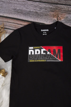 تي شيرت ولادي أنيق لون أسود بكتابات من الأمام باللون الأبيض و الأحمر