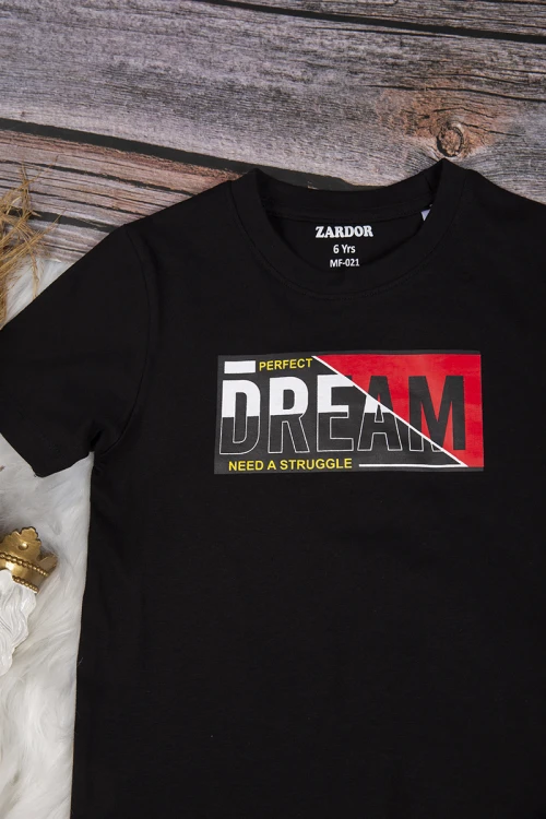 تي شيرت ولادي أنيق لون أسود بكتابات من الأمام باللون الأبيض و الأحمر