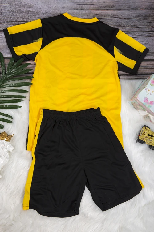 طقم ولادي رياضي اتحادي أنيق قطعتين تي شيرت لون أصفر و أسود و شورت لون أسود  قصير