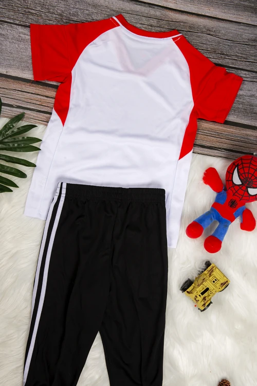 طقم ولادي رياضي قطعتين تي شيرت أكمام قصيرة و بنطلون طويل بمطاط من الخصر