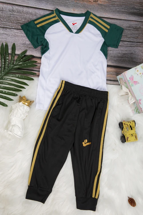 طقم ولادي رياضي قطعتين تي شيرت أكمام قصيرة و بنطلون طويل بمطاط من الخصر