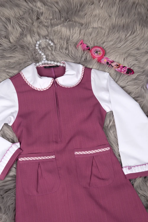 مريول بناتي مدرسي لون وردي مع قميص أبيض قطعة واحدة بسحاب أمامي و جيوب أمامية