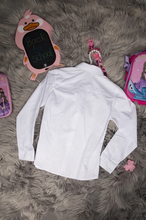 قميص مدرسي لون أبيض بأزرار و كسرات من الأمام