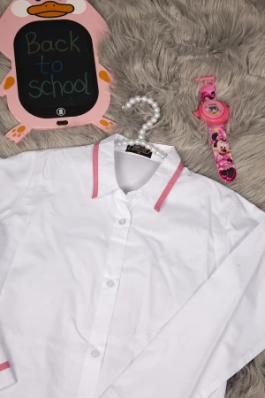 قميص مدرسي لون أبيض بتقليمة وردي