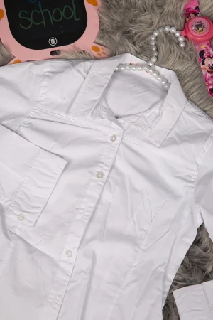 قميص مدرسي لون أبيض بأزرار أمامية