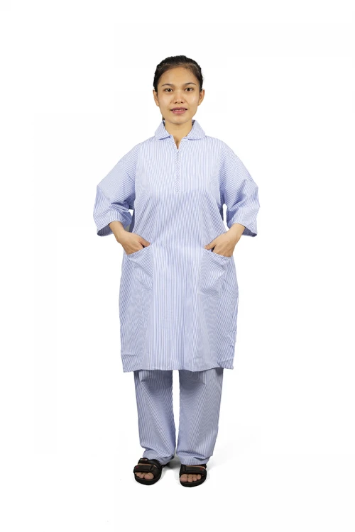 زي عاملة قطعتين قماش مقلم  أكمام قصيرة و ياقة بسحاب وجيوب من الأمام 