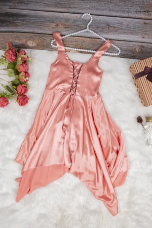 قميص نوم لانجري نسائي قصير قطعتين قماش ساتان مع رباط متقاطع من الصدر 