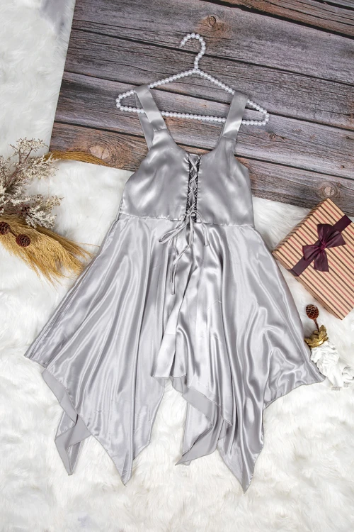 قميص نوم لانجري نسائي قصير قطعتين قماش ساتان مع رباط متقاطع من الصدر 