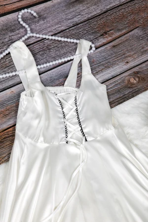 قميص نوم لانجري نسائي قصير قطعتين قماش ساتان مع رباط متقاطع من الصدر 