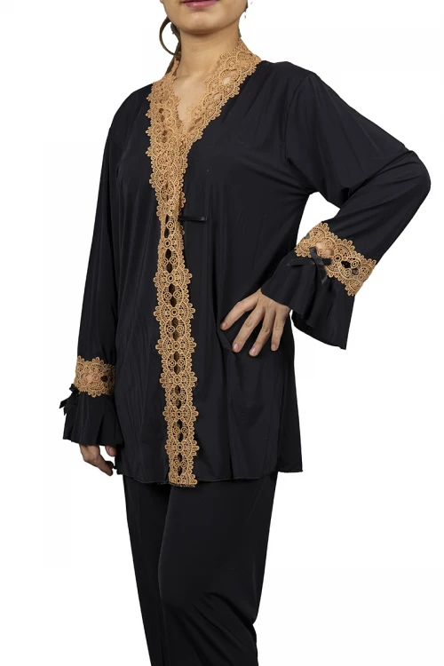 بيجاما نوم لانجري نسائي ثلاث قطع  بتطريز دانتيل أبيض من أطراف الصدر و الأكمام والبنطلون  