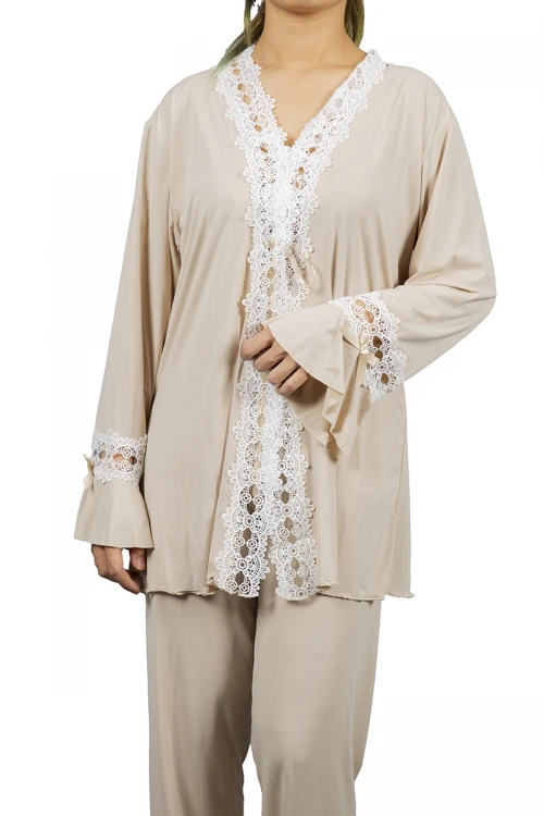 بيجاما نوم لانجري نسائي ثلاث قطع  بتطريز دانتيل أبيض من أطراف الصدر و الأكمام والبنطلون  