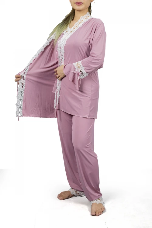 بيجاما نوم لانجري نسائي ثلاث قطع  بتطريز دانتيل أبيض من أطراف الصدر و الأكمام والبنطلون  