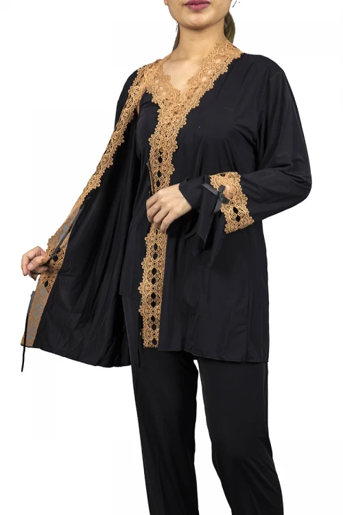 بيجاما نوم لانجري نسائي ثلاث قطع  بتطريز دانتيل أبيض من أطراف الصدر و الأكمام والبنطلون  