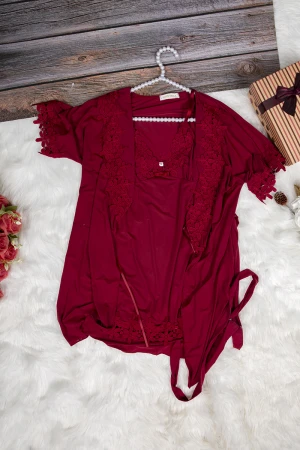 قميص نوم لانجري نسائي ثلاث قطع بتطريز دانتيل من الصدر و الأطراف 