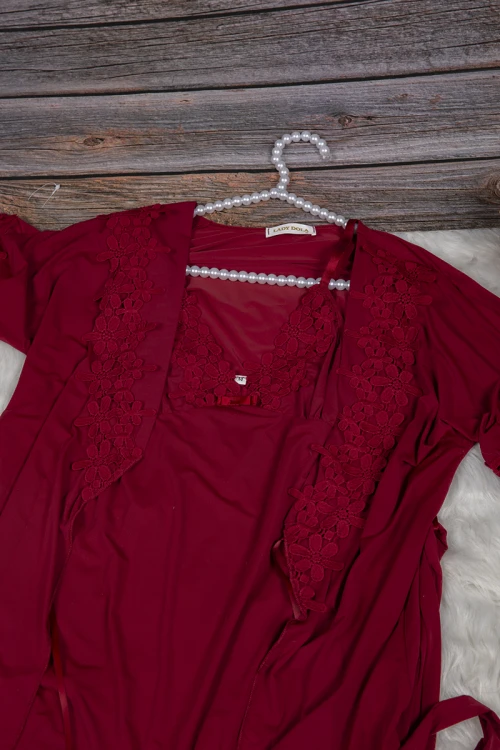 قميص نوم لانجري نسائي ثلاث قطع بتطريز دانتيل من الصدر و الأطراف 