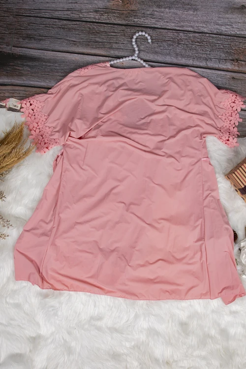 قميص نوم لانجري نسائي ثلاث قطع بتطريز دانتيل من الصدر و الأطراف 