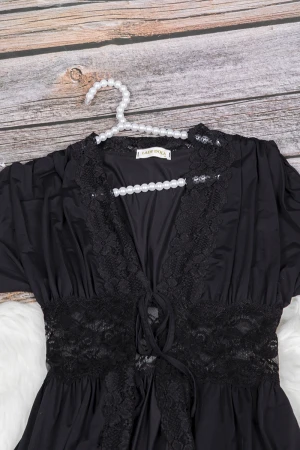 قميص نوم لانجري نسائي ثلاث قطع ساتان مع دانتيل أبيض روب خارجي طويل و قطعتين داخلي 