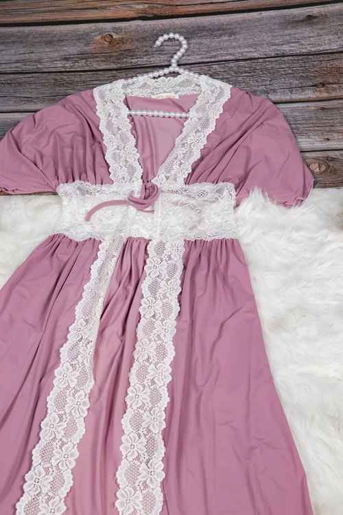 قميص نوم لانجري نسائي ثلاث قطع ساتان مع دانتيل أبيض روب خارجي طويل و قطعتين داخلي 