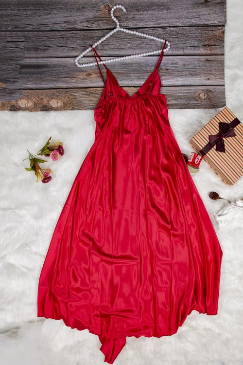 قميص نوم لانجري نسائي قصير قطعتين قماش ساتان مع دانتيل من الصدر و فتحات من الجوانب 