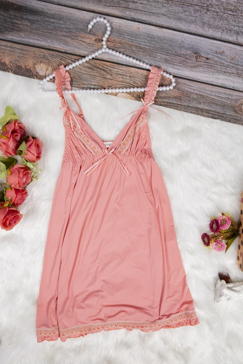 قميص نوم لانجري نسائي قصير قطعتين قماش مطاط مع دانتيل من الصدر و الأطراف