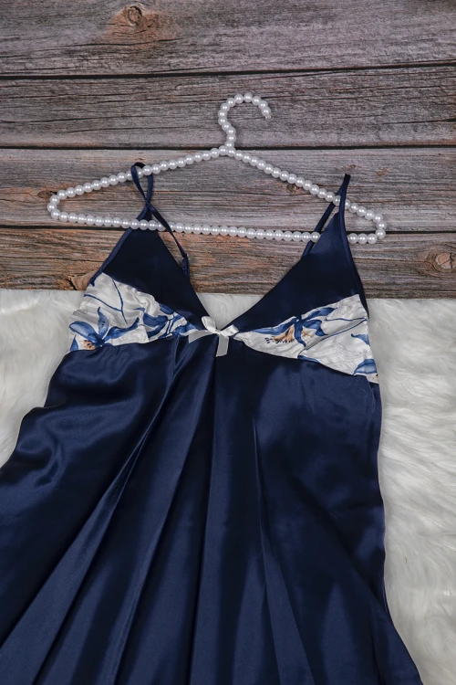 قميص نوم لانجري نسائي قصير ناعم ثلاث قطع قماش ساتان سادة مع مشجر 