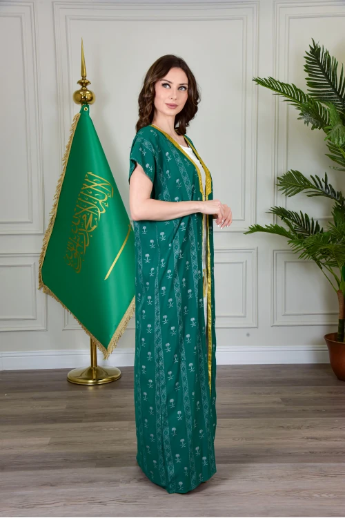 بشت وطني نسائي أنيق لون أخضر قماش شيفون بأطراف مطرزة باللون الذهبي أكمام قصيرة و مفتوح برباط من الأمام